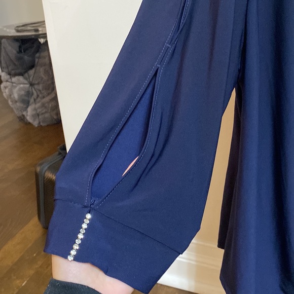 R&M Richards Long Sleeve Low V-Neck Navy Top - Picture 5 of 9